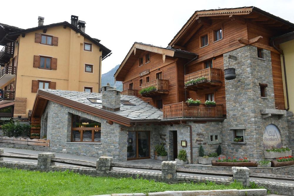 Hotel Maison Saint Jean Courmayeur Exterior photo