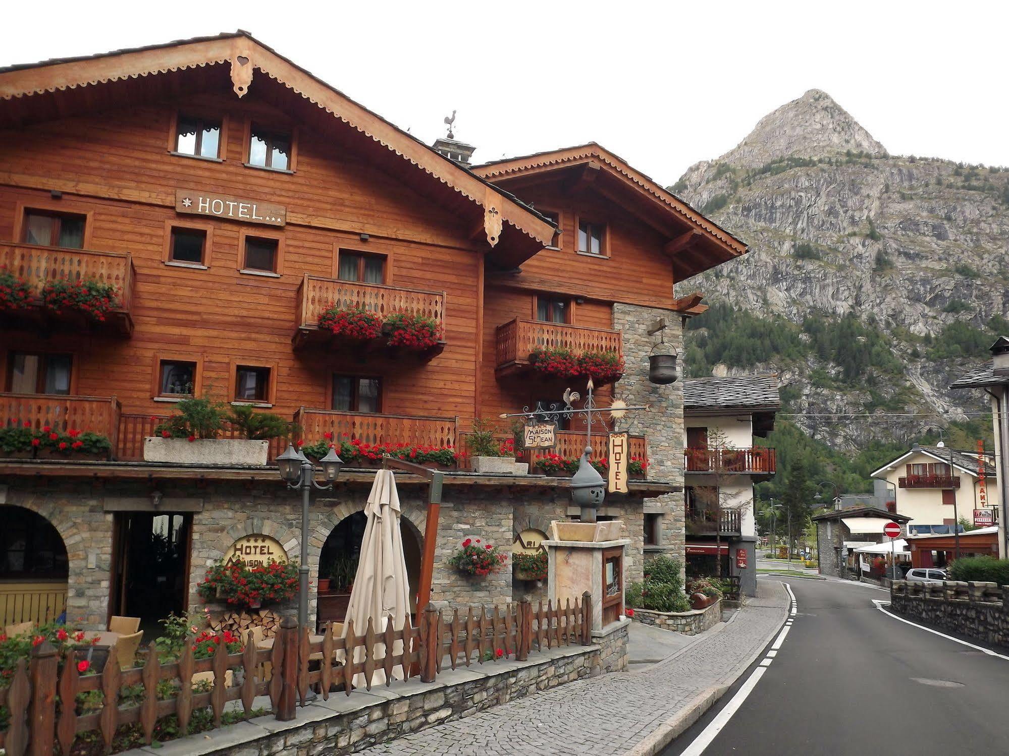 Hotel Maison Saint Jean Courmayeur Exterior photo